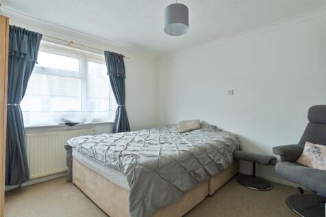 Bedroom..jpg