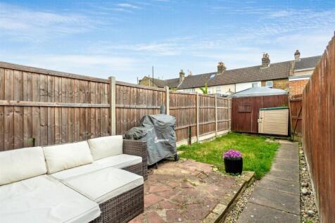 Rear Garden-2.jpg