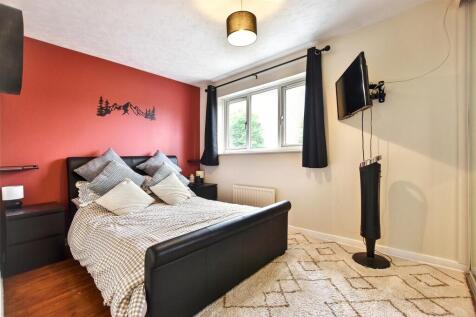Bedroom 1.jpg