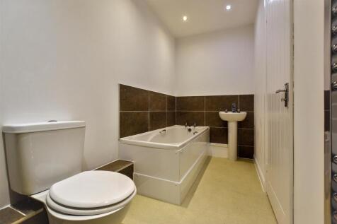 Bathroom..JPG