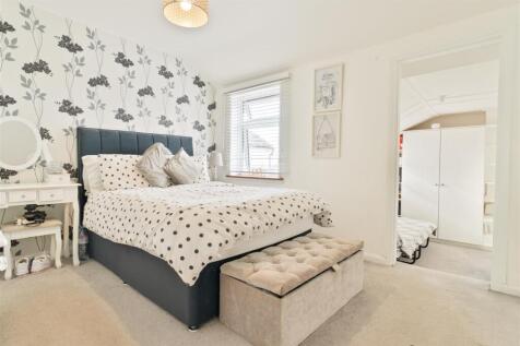 Bedroom..jpg