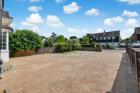 Ample Driveway.jpg