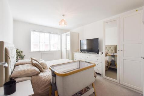 Bedroom 1.jpg