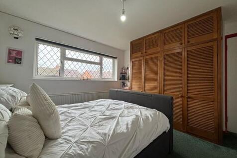 Bedroom 2x2.jpg