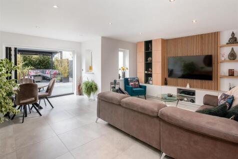 9 Muntjac Drive-8.jpg
