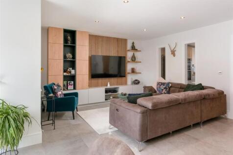 9 Muntjac Drive-9.jpg