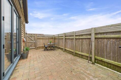 CAM05251G0-PR0036-STILL033.jpg