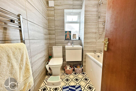 20251004_12380636...