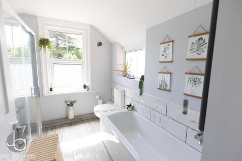 Photo 28-10-2025,...