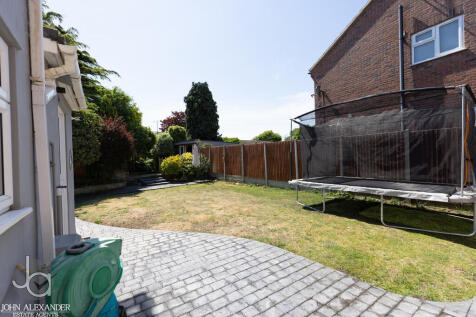 Photo 28-10-2025,...