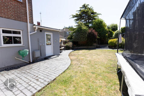 Photo 28-10-2025,...