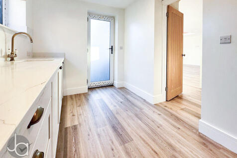 5ae03310-fbe3-42e...