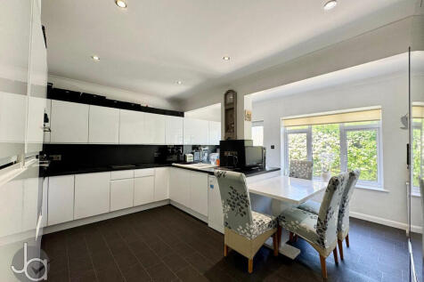 25d77321-4cba-455...