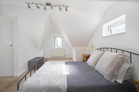 Master Bedroom 02.jpg
