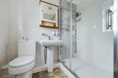 En-Suite To Master Bedroom