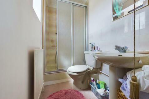 En-Suite To Master Bedroom