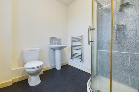 En-Suite To Master Bedroom