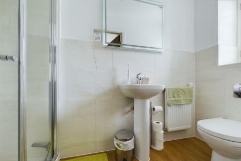 En-Suite To Master Bedroom
