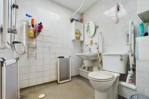 En-Suite To Bedroom Three