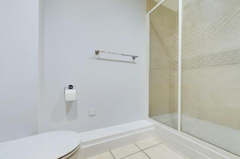 En-Suite To Master Bedroom