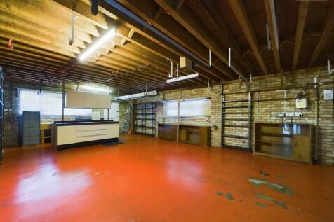 Garage/Workshop