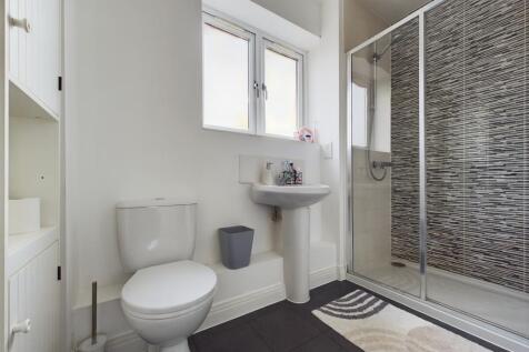 En-Suite To Master Bedroom