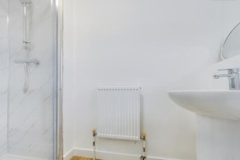 En-Suite To Master Bedroom