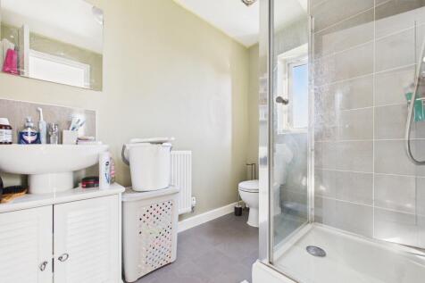 En-Suite To Master Bedroom