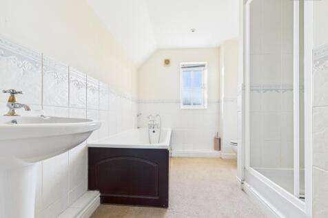 En-Suite To Master Bedroom