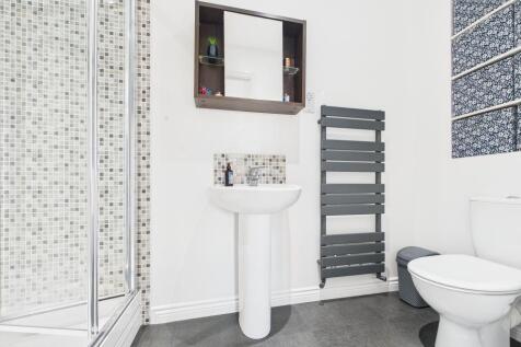 En-Suite To Master Bedroom