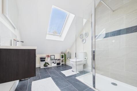 En-Suite To Master Bedroom
