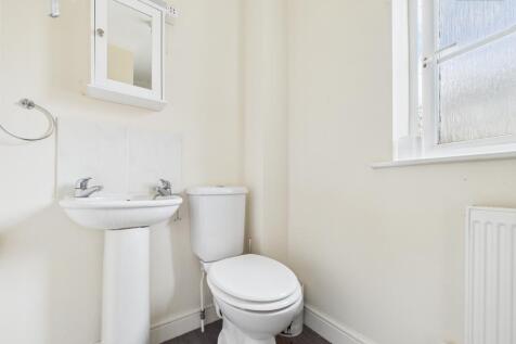 En-Suite To Master Bedroom