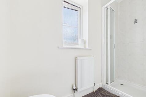 En-Suite To Master Bedroom
