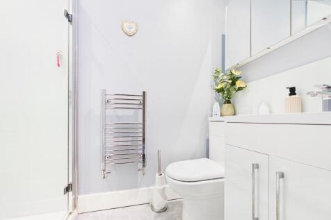 En-Suite To Master Bedroom