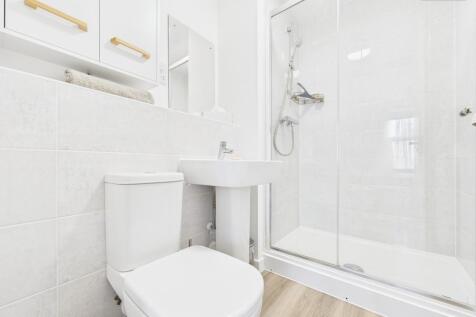En-Suite To Master Bedroom