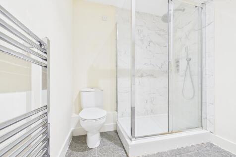 En-Suite To Master Bedroom