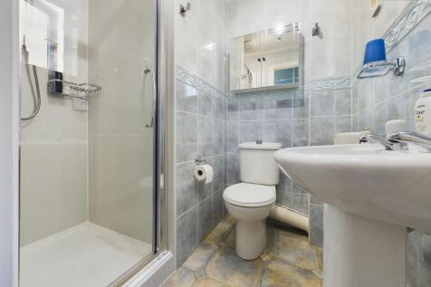 En-Suite To Master Bedroom