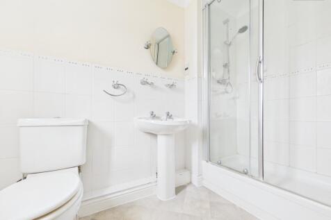 En-Suite To Master Bedroom