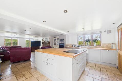 Living Room/Kitchen