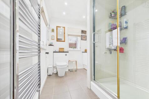 En-Suite To Master Bedroom