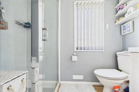 En-Suite To Master Bedroom