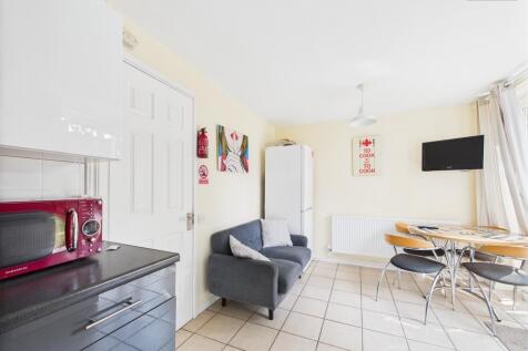Communal Kitchen/Living Area