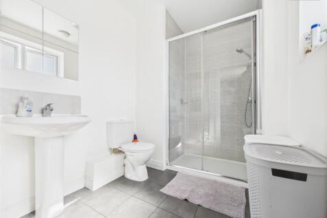 En-Suite To Master Bedroom