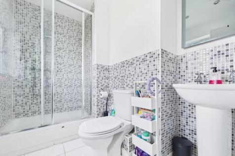 En-Suite To Master Bedroom