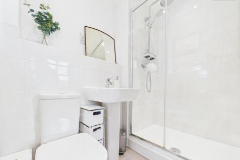 En-Suite To Master Bedroom