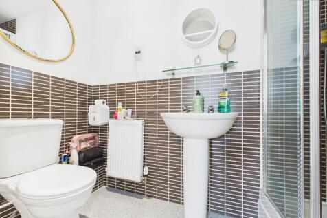 En-Suite to Master Bedroom