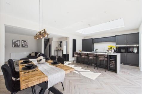 Open Plan Kitchen/Living/Dining Area