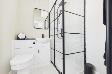 En-Suite To Master Bedroom