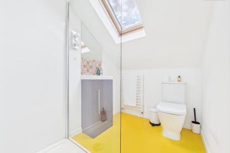 En-Suite To Master Bedroom