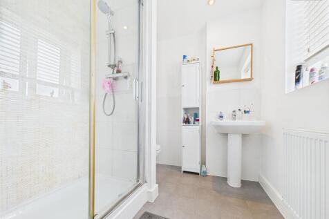 En-Suite To Master Bedroom